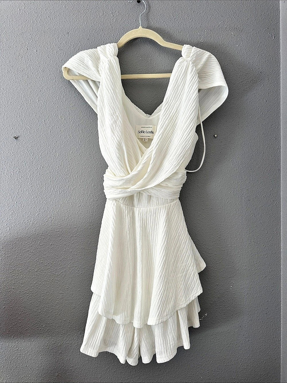 Selfie Leslie Glory Crossover Bust Layered Hem Romper White Size Large
